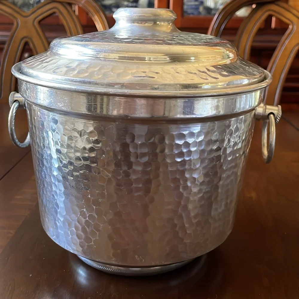 VTG mid century hammered aluminum ice bucket with lid & handles made in Italy